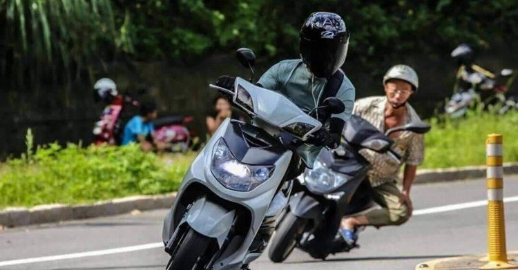 台灣秋名山神之手4ni？追焦帥壓車…後方阿伯「側掛殺彎」完勝！網暴動：單手讓你！