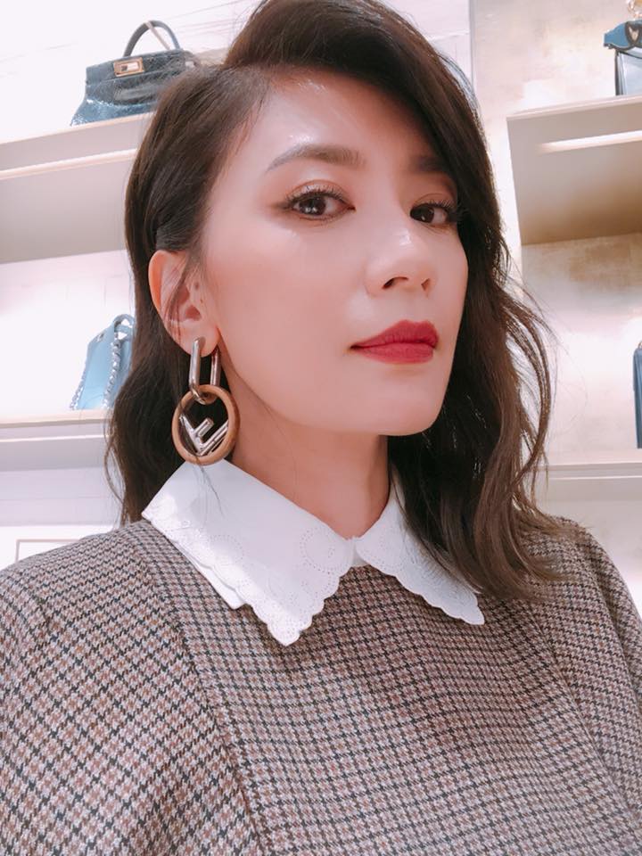 賈靜雯深夜哭喊「怎麼說走就走」　咘咘BO妞「母女抱在一起哭」：我真的不是超人媽媽...