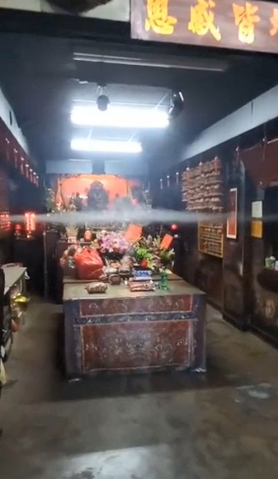 祥雲之兆！王母娘娘「坐在雲層上」飄半空顯神蹟　民俗專家驚見「白煙久久不散」：神明有指示