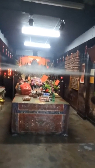 祥雲之兆！王母娘娘「坐在雲層上」飄半空顯神蹟　民俗專家驚見「白煙久久不散」：神明有指示