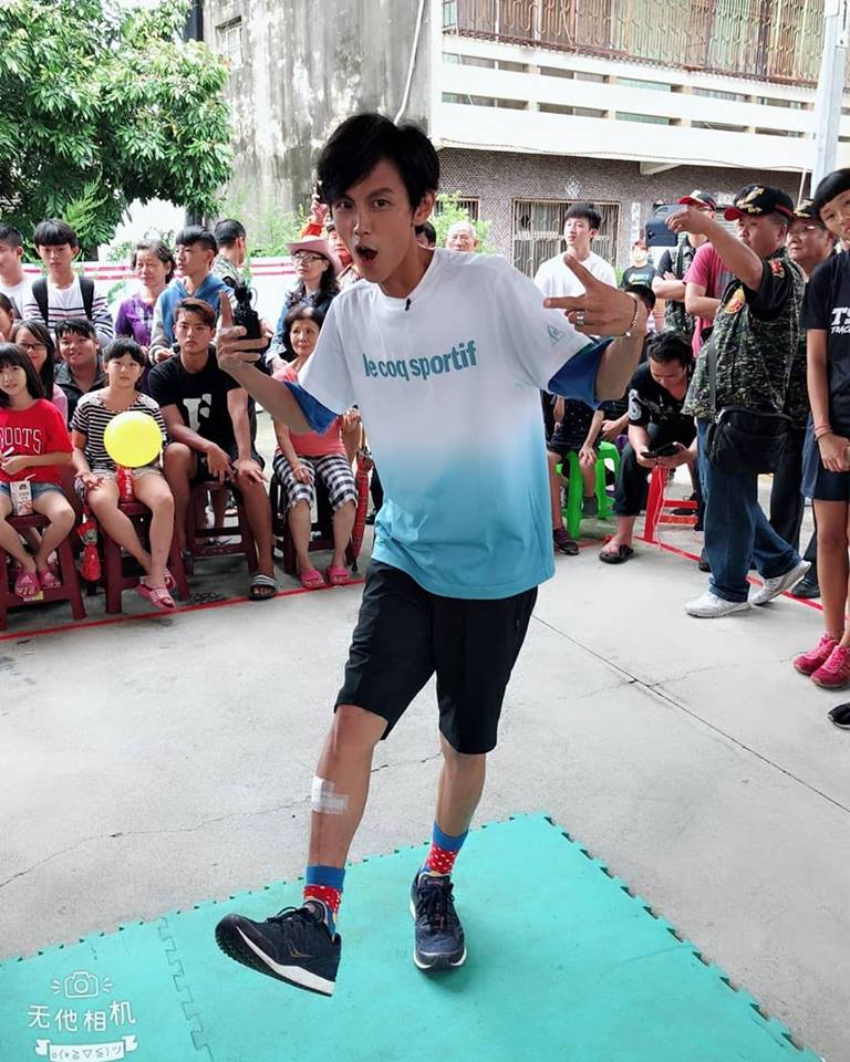 阿翔被封「綜藝圈4大摳男」父母瞞著他上山躲債！硬湊學費供念書：我覺得自己很不孝