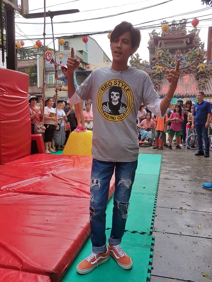 阿翔被封「綜藝圈4大摳男」父母瞞著他上山躲債！硬湊學費供念書：我覺得自己很不孝