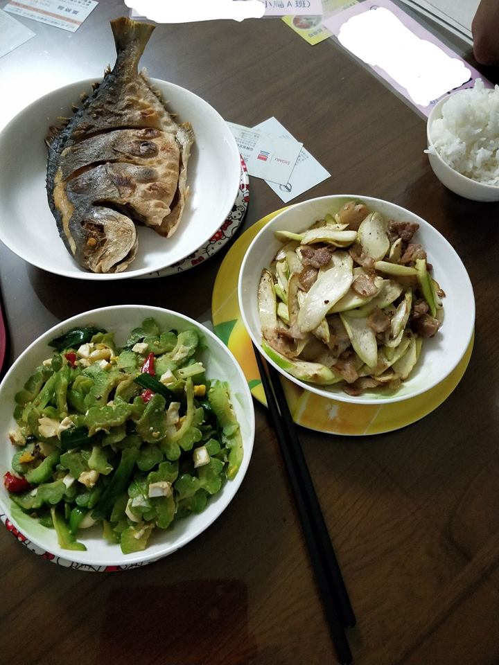 媽媽心碎！辛苦煮「三道豐盛菜色」卻被女兒嫌棄　網友突破盲點：這道是地雷