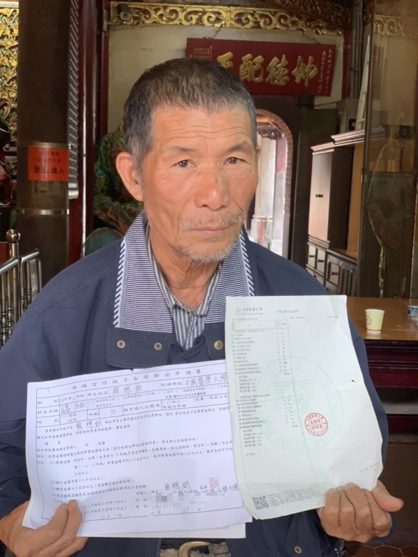 學無止境！70歲學霸阿伯碩士成績全拿A  學醫原因萬人淚：失去過更珍惜