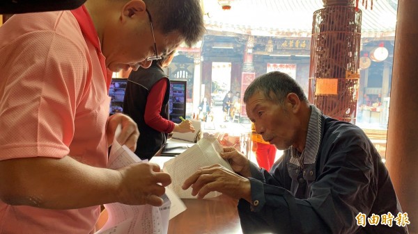學無止境！70歲學霸阿伯碩士成績全拿A  學醫原因萬人淚：失去過更珍惜
