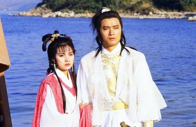 當年並稱五美！28歲嫁給同為演員的丈夫「被寵成公主」　如今56歲和女兒站一起神似姐妹！