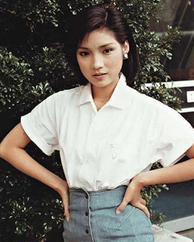 當年並稱五美！28歲嫁給同為演員的丈夫「被寵成公主」　如今56歲和女兒站一起神似姐妹！