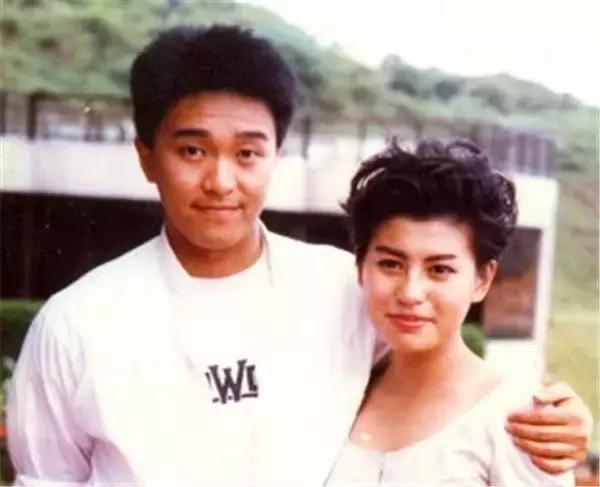 當年並稱五美！28歲嫁給同為演員的丈夫「被寵成公主」　如今56歲和女兒站一起神似姐妹！