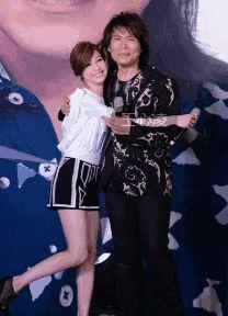 伍佰獨寵「大他5歲經紀人老婆」整整26年　「一生無子」卻不減夫妻恩愛感情！