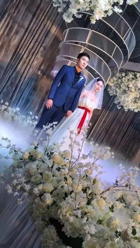 劫後餘生第一件事就是娶妳！男救3人「先讓女友上救生船」自己被沖走   漂15小時奇蹟發生