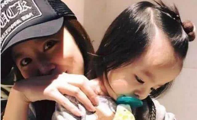 霍建華的1歲半女兒太漂亮！ 稱自己「被迷出強迫症」 一分鐘看好幾次寵成女兒傻瓜