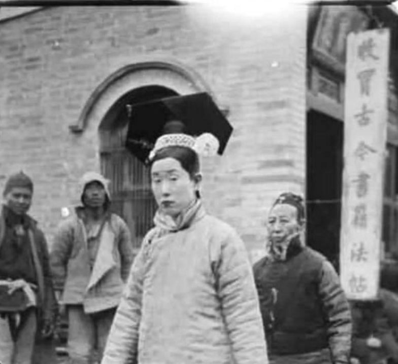  說好的美如天仙呢？皇帝後宮三千佳麗的「素顏照」被挖出　全天下男子「都掩面替皇上難過」：真不容易