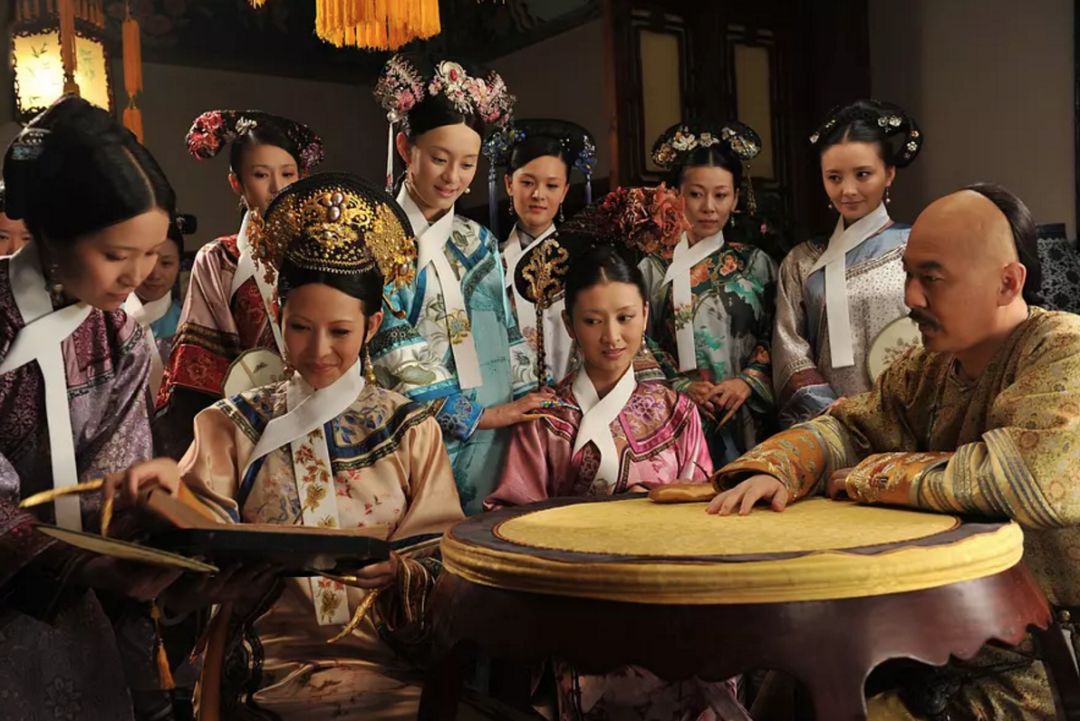 說好的美如天仙呢？皇帝後宮三千佳麗的「素顏照」被挖出　全天下男子「都掩面替皇上難過」：真不容易
