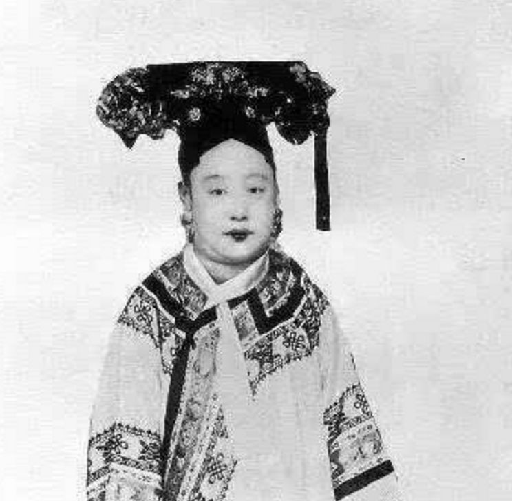  說好的美如天仙呢？皇帝後宮三千佳麗的「素顏照」被挖出　全天下男子「都掩面替皇上難過」：真不容易