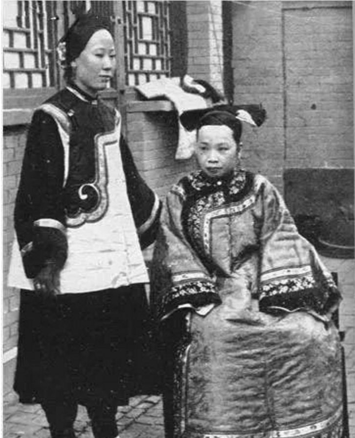  說好的美如天仙呢？皇帝後宮三千佳麗的「素顏照」被挖出　全天下男子「都掩面替皇上難過」：真不容易