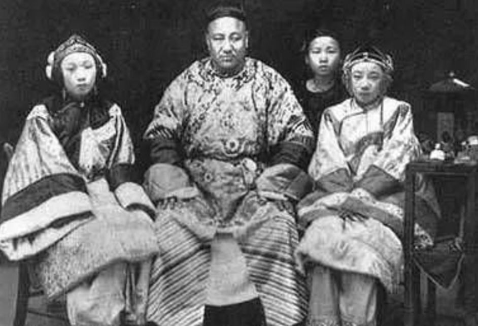  說好的美如天仙呢？皇帝後宮三千佳麗的「素顏照」被挖出　全天下男子「都掩面替皇上難過」：真不容易