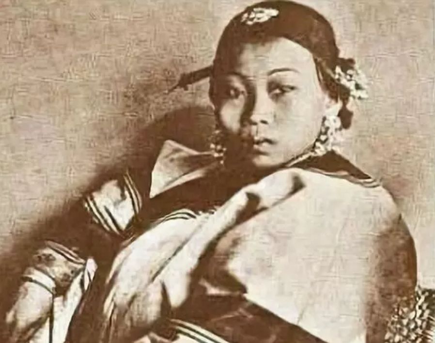  說好的美如天仙呢？皇帝後宮三千佳麗的「素顏照」被挖出　全天下男子「都掩面替皇上難過」：真不容易