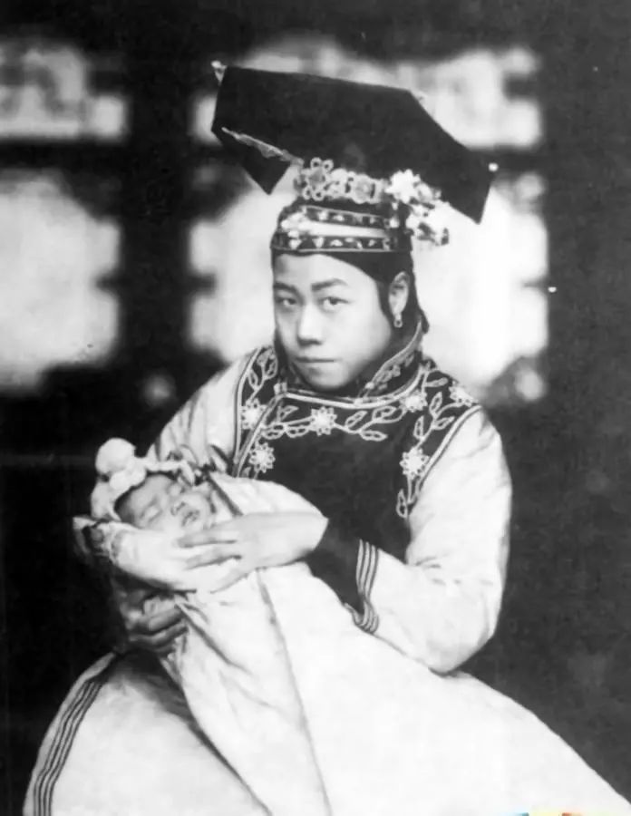  說好的美如天仙呢？皇帝後宮三千佳麗的「素顏照」被挖出　全天下男子「都掩面替皇上難過」：真不容易