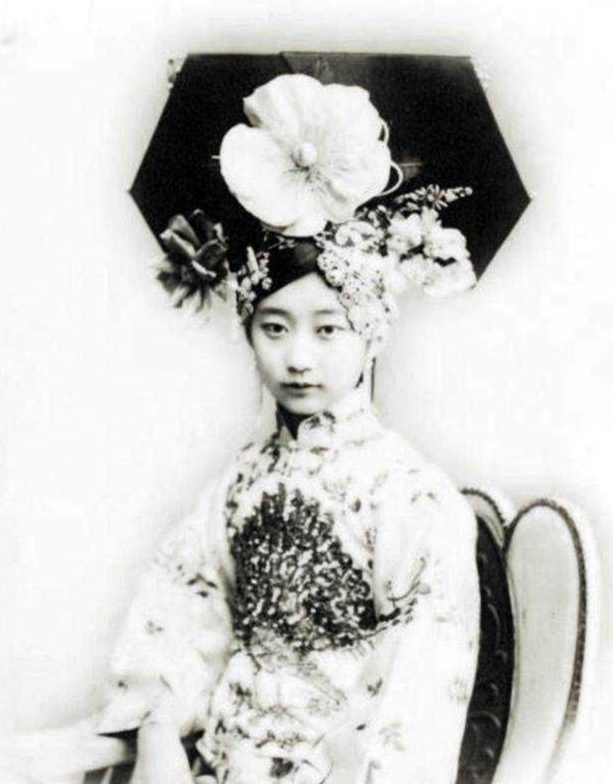  說好的美如天仙呢？皇帝後宮三千佳麗的「素顏照」被挖出　全天下男子「都掩面替皇上難過」：真不容易