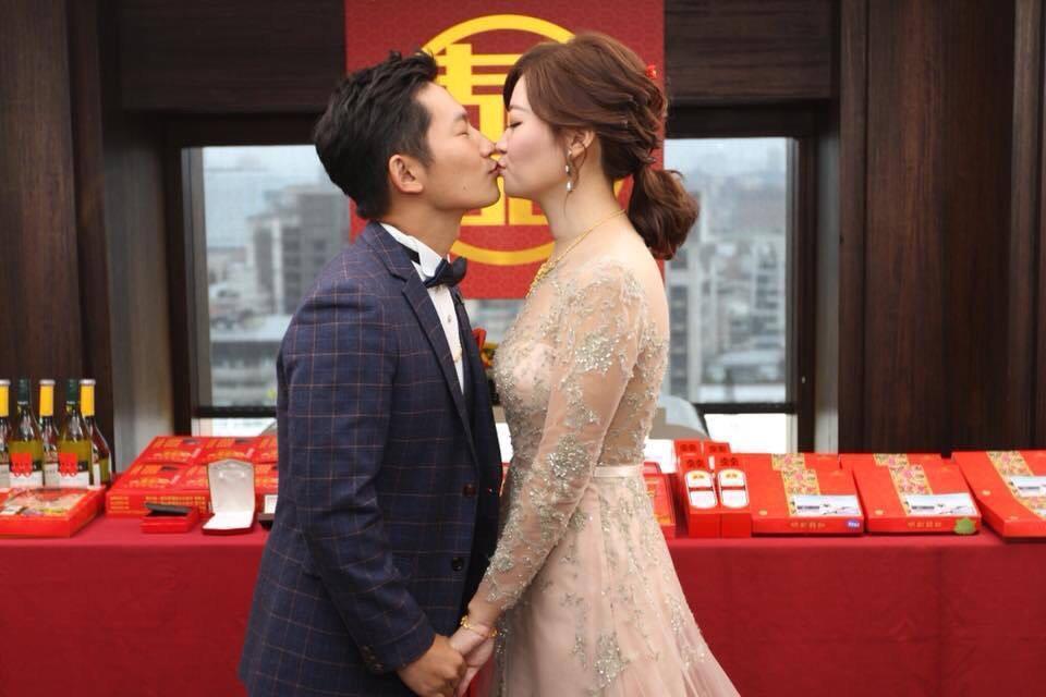 蔡昌憲娶某「溫馨訂婚宴」曝光　3年前承諾「買到房子、存到婚禮金才提親」空姐老婆美翻