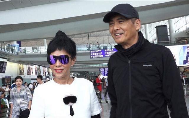 發嫂「長相普通，不曾生過一兒半女」　周潤發為何​​能寵愛她30多年不變心？