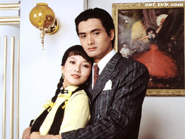 發嫂「長相普通，不曾生過一兒半女」　周潤發為何​​能寵愛她30多年不變心？