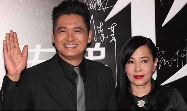 發嫂「長相普通，不曾生過一兒半女」　周潤發為何​​能寵愛她30多年不變心？