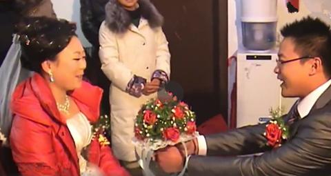 人間有真情！女友長睡不醒「未來岳母勸他離開」  2年不離不棄換得牽手一生