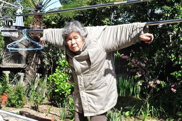 72歲學攝影、89歲攝影展！日本老奶奶「自拍照紅遍網路」：一身老戲骨