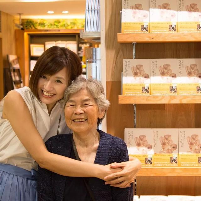 72歲學攝影、89歲攝影展！日本老奶奶「自拍照紅遍網路」：一身老戲骨