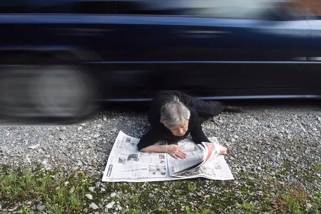72歲學攝影、89歲攝影展！日本老奶奶「自拍照紅遍網路」：一身老戲骨