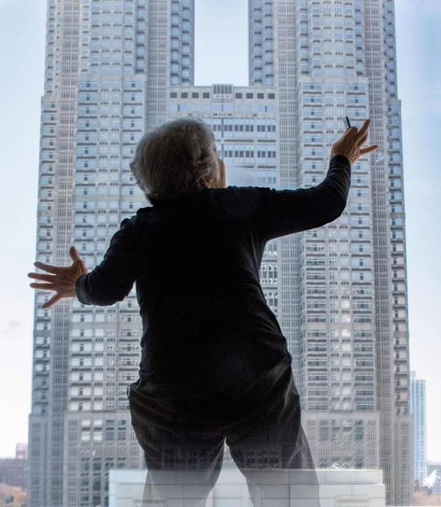 72歲學攝影、89歲攝影展！日本老奶奶「自拍照紅遍網路」：一身老戲骨