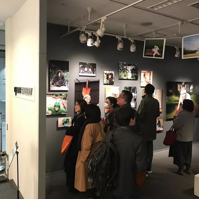 72歲學攝影、89歲攝影展！日本老奶奶「自拍照紅遍網路」：一身老戲骨