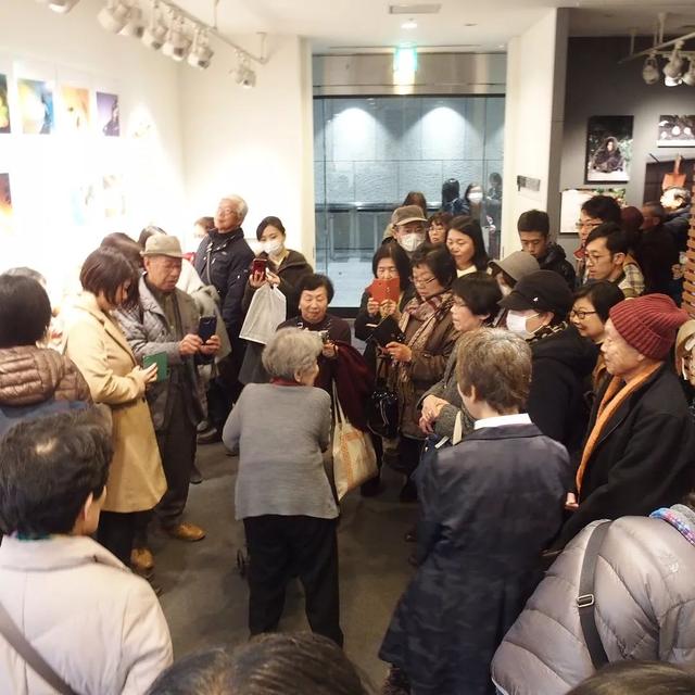 72歲學攝影、89歲攝影展！日本老奶奶「自拍照紅遍網路」：一身老戲骨