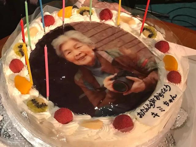 72歲學攝影、89歲攝影展！日本老奶奶「自拍照紅遍網路」：一身老戲骨
