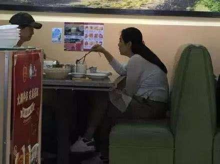 51歲自拍照美翻！王祖賢擺脫發福照  「長髮飄飄曬近況」媚眼電翻眾人