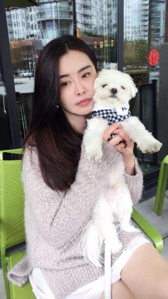 51歲自拍照美翻！王祖賢擺脫發福照  「長髮飄飄曬近況」媚眼電翻眾人