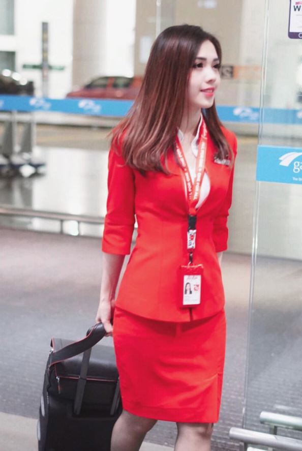 堪稱亞洲最美！乘客搭機「隨手拍2張照」意外捧紅空姐　臉書被翻出「私下美照羞爆」迷倒全網