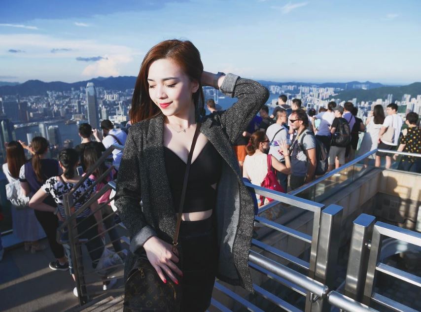 堪稱亞洲最美！乘客搭機「隨手拍2張照」意外捧紅空姐　臉書被翻出「私下美照羞爆」迷倒全網