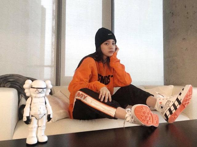 台灣腔全消失！歐陽娜娜「素顏PO上妝影片」被酸　開口秒變「超重北京腔」網友：懷疑自己的耳朵