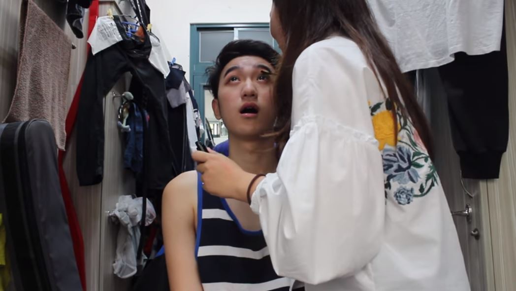 扮女裝整徐薇！學霸兒假裝「女粉絲」要求臉貼臉合照　一扯假髮…媽媽「超真實反應」笑噴網友