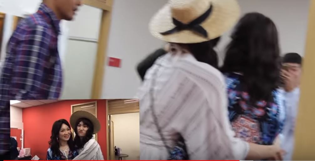 扮女裝整徐薇！學霸兒假裝「女粉絲」要求臉貼臉合照　一扯假髮…媽媽「超真實反應」笑噴網友