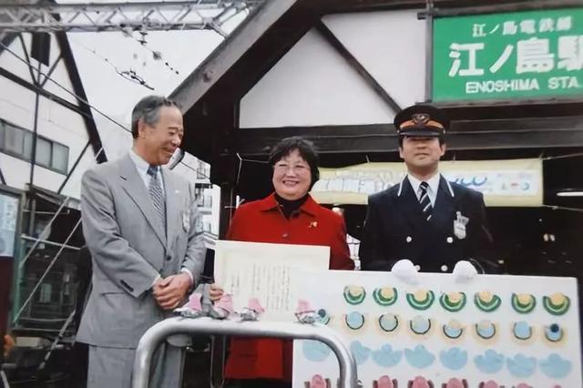 奶奶覺得你冷！她每月「為8隻小傢伙織新毛衣」  20年不間斷網友暖哭：比我衣服還要多
