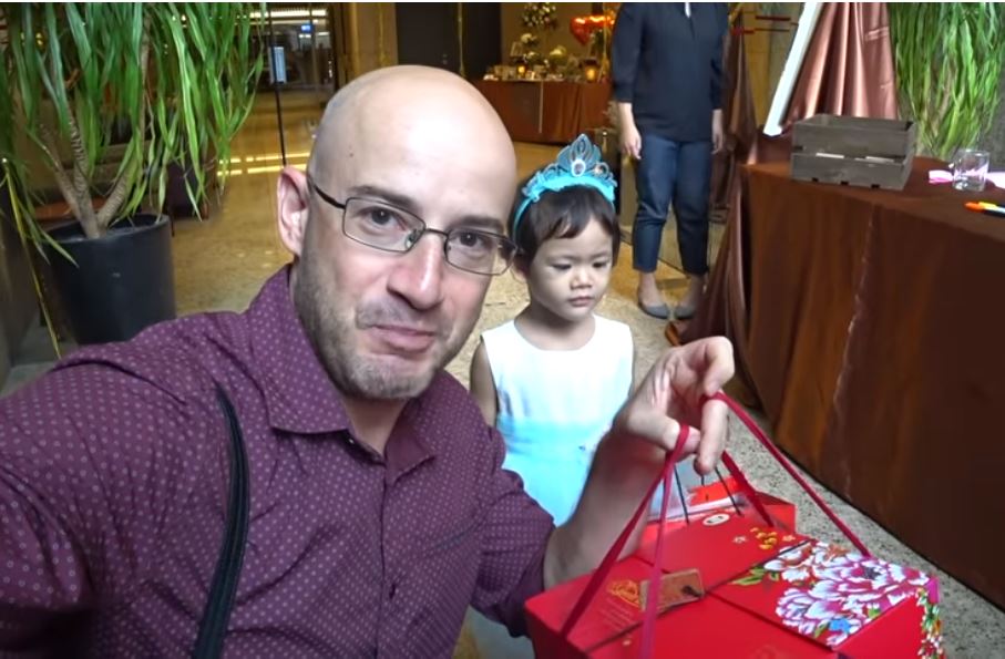 吳鳳參加「台灣婚禮」拿到喜餅好開心：有禮物　「神譬喻」台灣和土耳其的不同被狂推！