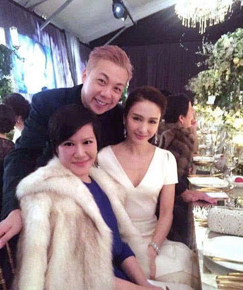 她追求者不斷卻嫁給「大15歲腿不便丈夫」　「被獨寵13年」如今47歲已是3個孩子的媽！