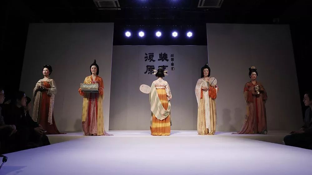 11年復原200套漢服，一路火到英國！網友：開眼了，真的驚艷了世界！ 