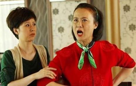 我生女兒婆婆說句「叫妳媽來顧」就走！1年後搬新家辦周歲宴，她帶行李上門被我轟出去