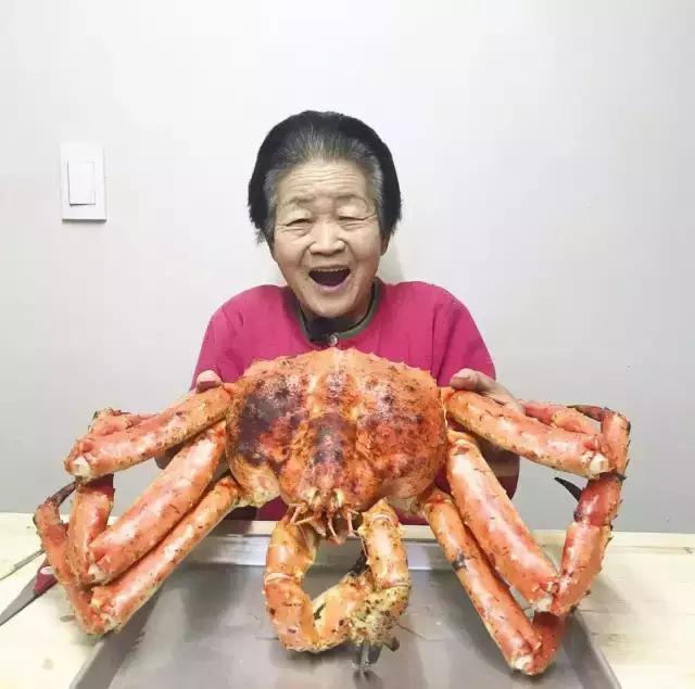 80歲奶奶發了一個影片療癒100000粉絲！看完她「直播內容」網驚：活得比20歲更酷