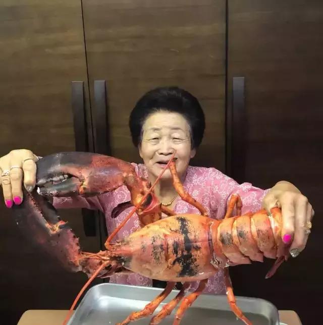 80歲奶奶發了一個影片療癒100000粉絲！看完她「直播內容」網驚：活得比20歲更酷