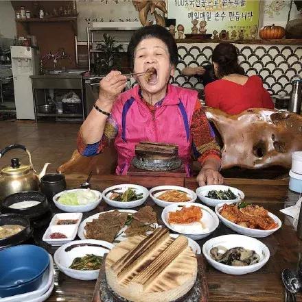 80歲奶奶發了一個影片療癒100000粉絲！看完她「直播內容」網驚：活得比20歲更酷